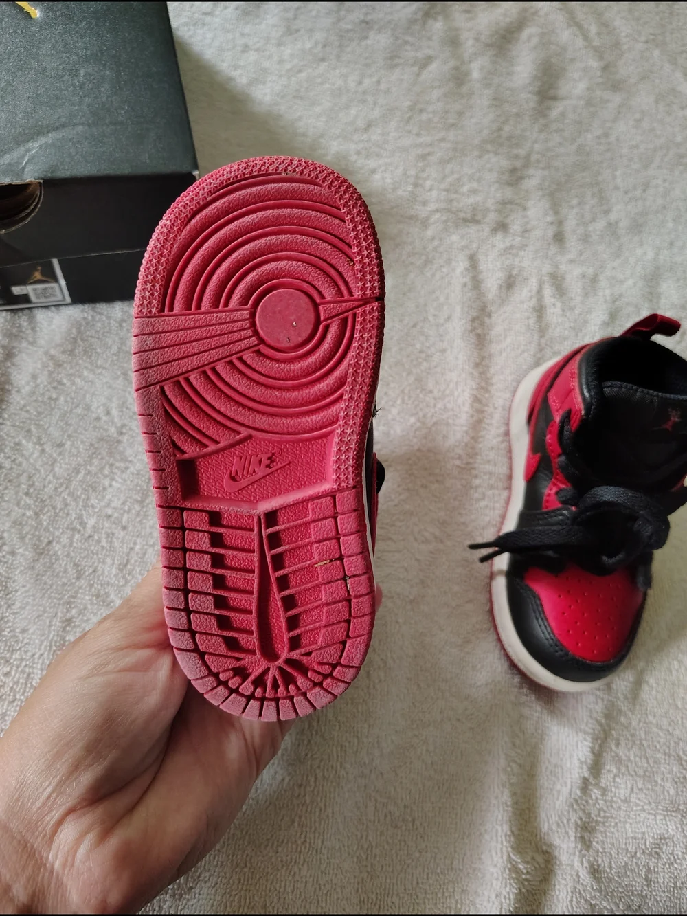 Jordan Toddler Black & Red High-Top Sneakers 1 Mid TD